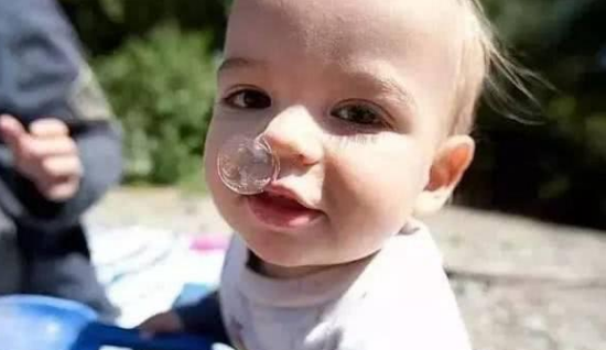 孩子沒有感冒，總流白鼻涕，很有可能是因為缺乏這兩種維生素導致