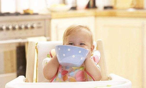 6個(gè)月孩子必須吃輔食？那也不一定，看寶寶有沒(méi)有出現(xiàn)這些小信號(hào)