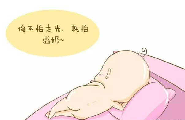 育兒知識(shí)：寶寶出現(xiàn)吐奶，懂行的媽媽會(huì)對(duì)寶寶做這些事